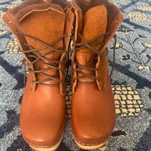 BRAND NEW Swedish Hasbeen Shearling-lined boots, s